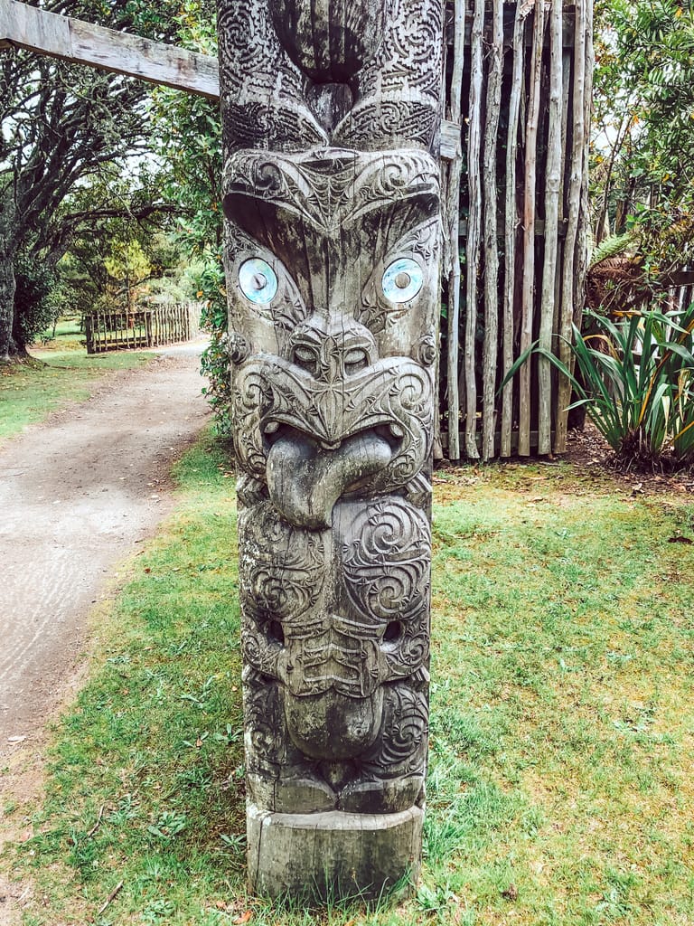 maori carving wairakei terraces taupo